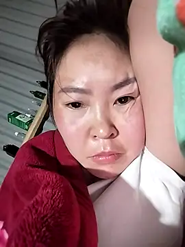 Snapshot of Yiyoongg chatting on February 28, 2026, 11:04 pm Yiyoongg online show from February 28, 2026, 11:04 pm