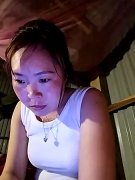 Snapshot of Yiyoongg chatting on April 4, 2026, 1:17 pm Yiyoongg online show from April 4, 2026, 1:17 pm