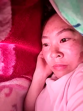 Snapshot of Yiyoongg chatting on February 9, 2026, 9:24 pm Yiyoongg online show from February 9, 2026, 9:24 pm