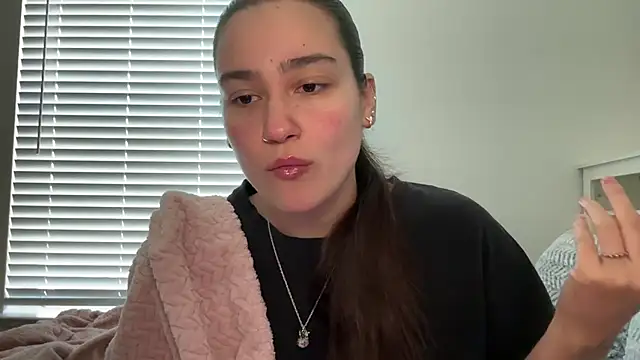 anitayurmoniii online show from July 28, 2026, 9:47 pm