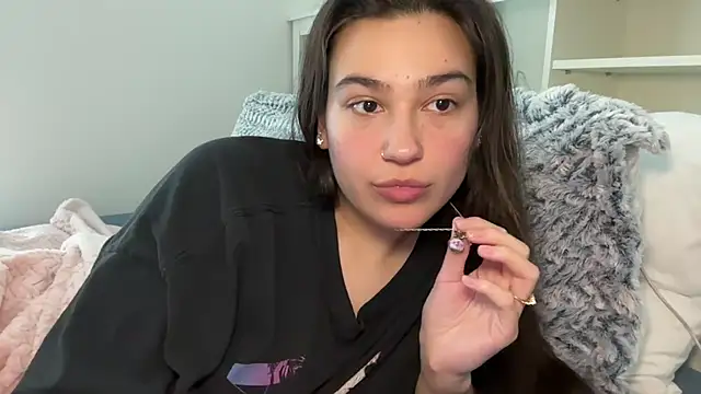 anitayurmoniii online show from August 7, 2026, 9:10 pm