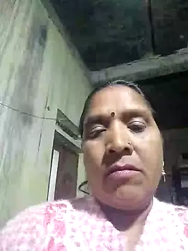 Snapshot of Loomaraj chatting on February 15, 2026, 7:13 pm Loomaraj online show from February 15, 2026, 7:13 pm