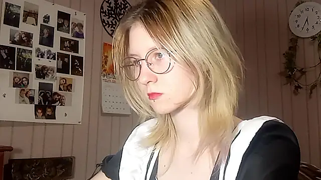 Snapshot of RunawayBr1de chatting on February 14, 2026, 2:28 pm RunawayBr1de online show from February 14, 2026, 2:28 pm