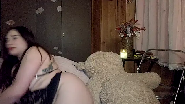 VelvetBrunetteXo online show from May 21, 2026, 3:26 am