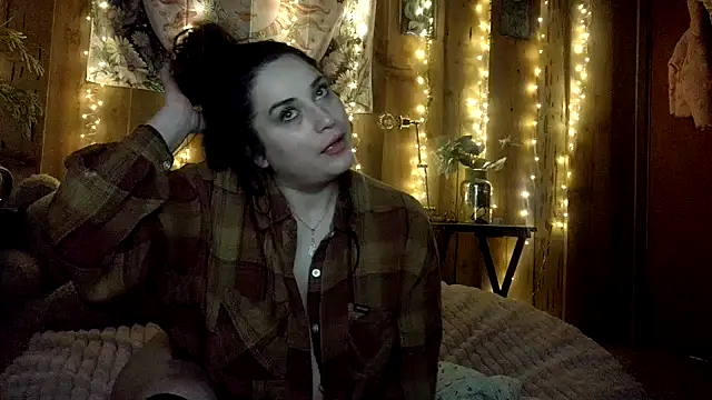 Snapshot of VelvetBrunetteXo chatting on April 2, 2026, 10:44 am VelvetBrunetteXo online show from April 2, 2026, 10:44 am