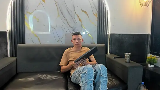 Isaak 26 online show from March 29, 2026, 7:26 pm