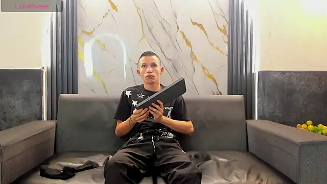 Isaak 26 online show from March 22, 2026, 11:01 am