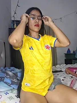 Alannys19 online show from June 24, 2026, 4:44 am