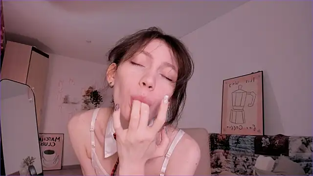 Snapshot of MiaPimmy chatting on April 19, 2026, 4:13 am MiaPimmy online show from April 19, 2026, 4:13 am