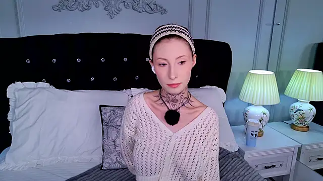 Snapshot of roxy_morrison_x chatting on May 18, 2026, 4:07 am roxy morrison x online show from May 18, 2026, 4:07 am