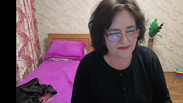 Snapshot of xMaryxAnne chatting on April 23, 2026, 5:47 pm xMaryxAnne online show from April 23, 2026, 5:47 pm