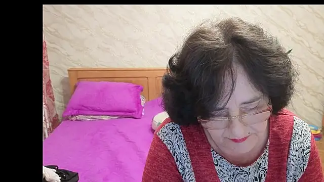 Snapshot of xMaryxAnne chatting on April 29, 2026, 5:41 pm xMaryxAnne online show from April 29, 2026, 5:41 pm