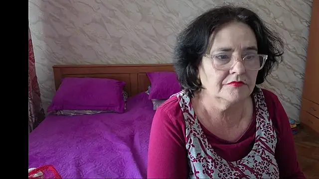 Snapshot of xMaryxAnne chatting on April 22, 2026, 7:48 am xMaryxAnne online show from April 22, 2026, 7:48 am