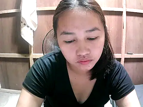 Snapshot of Cloudette_17 chatting on February 18, 2026, 4:43 am Cloudette 17 online show from February 18, 2026, 4:43 am