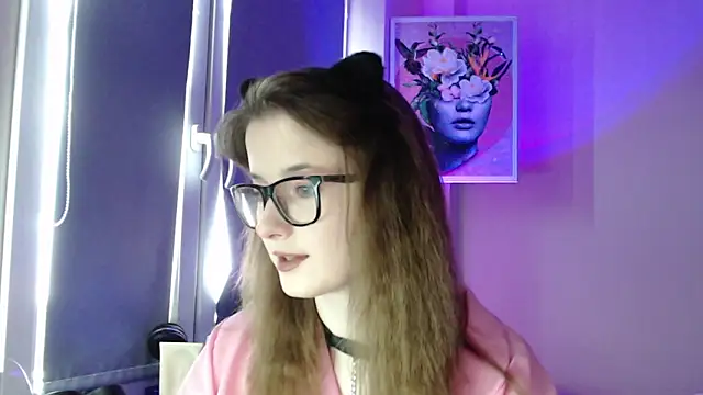 LunaXcherry online show from May 20, 2026, 4:59 pm