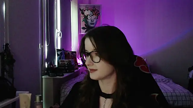 LunaXcherry online show from April 21, 2026, 5:08 pm