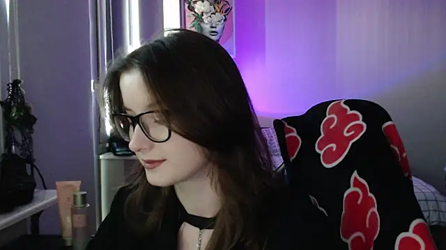 LunaXcherry online show from April 22, 2026, 4:36 pm