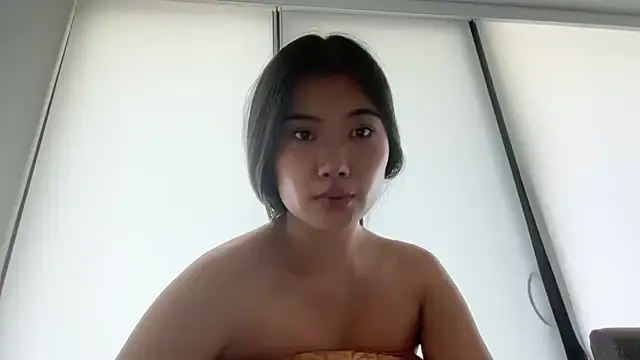 Joycelovely online show from May 26, 2026, 4:49 pm
