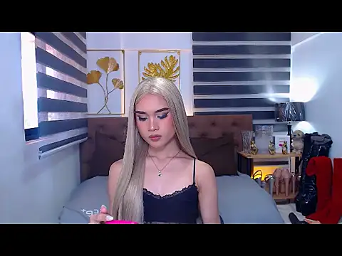 JuicyCockThea online show from April 9, 2026, 6:19 am