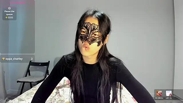 Snapshot of HelenBlazeTrt chatting on June 1, 2026, 2:12 am HelenBlazeTrt online show from June 1, 2026, 2:12 am