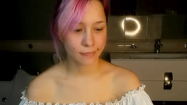 Snapshot of EmilyTrase chatting on April 6, 2026, 4:46 am EmilyTrase online show from April 6, 2026, 4:46 am