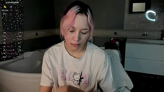 Snapshot of EmilyTrase chatting on April 11, 2026, 1:24 am EmilyTrase online show from April 11, 2026, 1:24 am