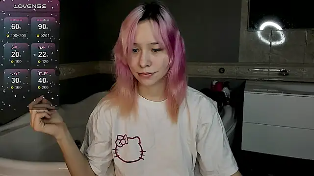 Snapshot of EmilyTrase chatting on April 9, 2026, 1:18 am EmilyTrase online show from April 9, 2026, 1:18 am