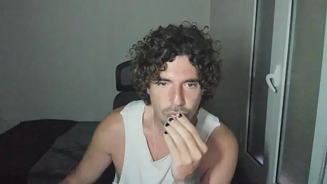 Snapshot of joaquin420_hot chatting on April 19, 2026, 4:57 am joaquin420 hot online show from April 19, 2026, 4:57 am