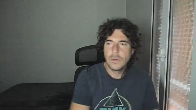 Snapshot of joaquin420_hot chatting on April 17, 2026, 6:16 am joaquin420 hot online show from April 17, 2026, 6:16 am