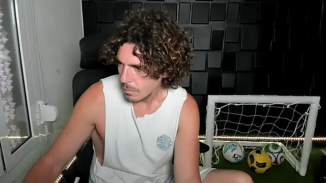 Snapshot of joaquin420_hot chatting on May 30, 2026, 7:47 am joaquin420 hot online show from May 30, 2026, 7:47 am