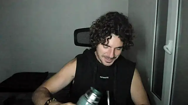 Snapshot of joaquin420_hot chatting on May 12, 2026, 2:41 am joaquin420 hot online show from May 12, 2026, 2:41 am