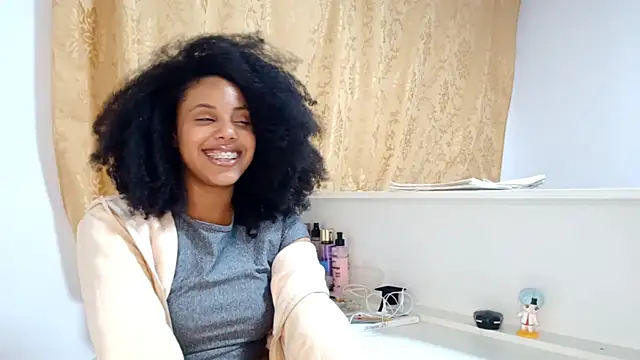 Snapshot of EsterSantopietro chatting on February 23, 2026, 11:05 pm EsterSantopietro online show from February 23, 2026, 11:05 pm