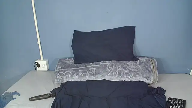 Sweet-Bella17 online show from May 1, 2026, 4:12 pm