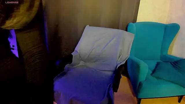 Snapshot of little__isabel chatting on May 20, 2026, 1:35 am little isabel online show from May 20, 2026, 1:35 am
