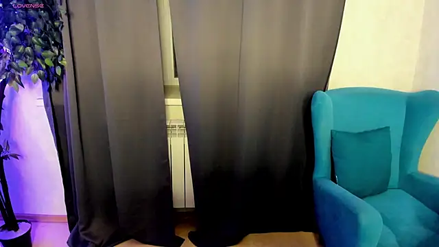 Snapshot of little__isabel chatting on May 3, 2026, 8:08 am little isabel online show from May 3, 2026, 8:08 am
