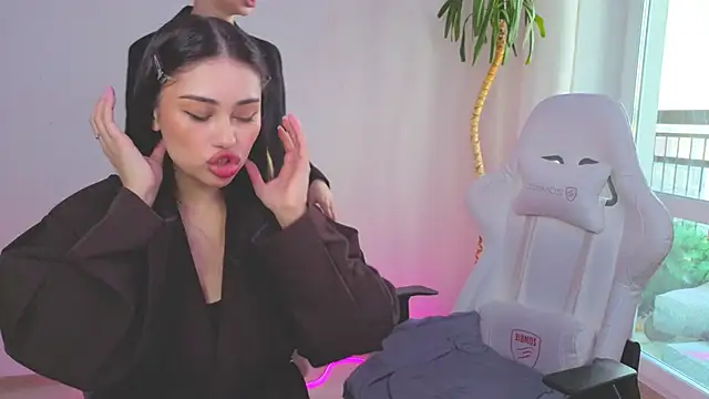 Sofia Plump online show from April 25, 2026, 12:30 pm