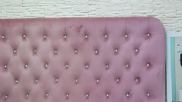 PeachyElla26 online show from February 16, 2026, 1:32 pm