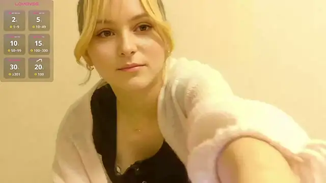 Snapshot of e_ri_ka93 chatting on March 7, 2026, 11:27 am e ri ka93 online show from March 7, 2026, 11:27 am