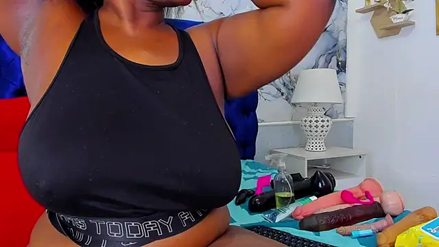 Snapshot of EBONY_SWEEET_ chatting on May 14, 2026, 2:30 am EBONY SWEEET online show from May 14, 2026, 2:30 am