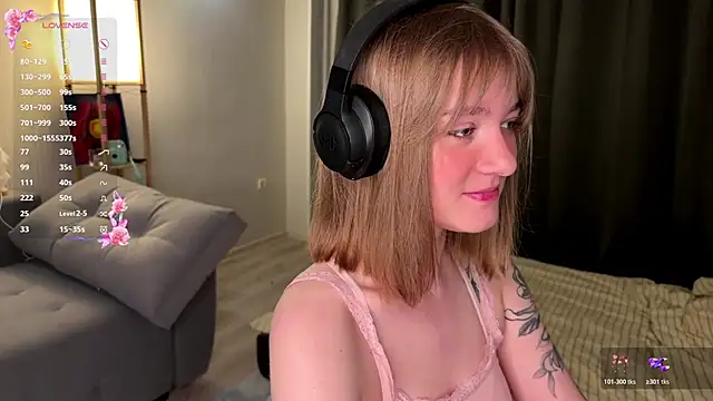 Mirrrra1 online show from May 17, 2026, 9:04 pm