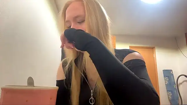 Snapshot of RoseBakeer chatting on February 22, 2026, 7:37 pm RoseBakeer online show from February 22, 2026, 7:37 pm