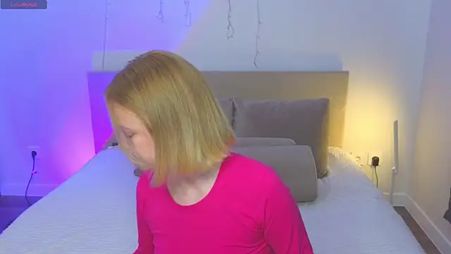 Snapshot of StellaBunny chatting on April 7, 2026, 4:14 am StellaBunny online show from April 7, 2026, 4:14 am