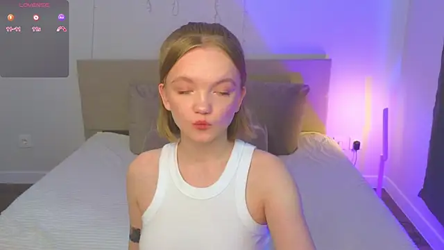 Snapshot of StellaBunny chatting on April 5, 2026, 11:06 am StellaBunny online show from April 5, 2026, 11:06 am