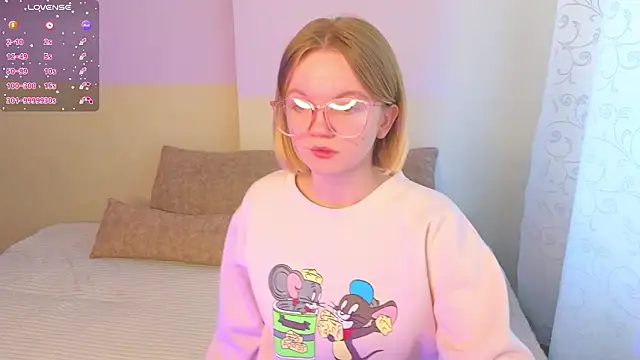 Snapshot of StellaBunny chatting on March 3, 2026, 4:08 am StellaBunny online show from March 3, 2026, 4:08 am