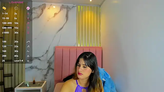 Snapshot of KAROLAGREY chatting on July 8, 2026, 12:50 pm KAROLAGREY online show from July 8, 2026, 12:50 pm