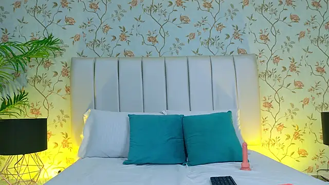 Snapshot of Brisa_Silva chatting on February 27, 2026, 12:05 pm Brisa Silva online show from February 27, 2026, 12:05 pm