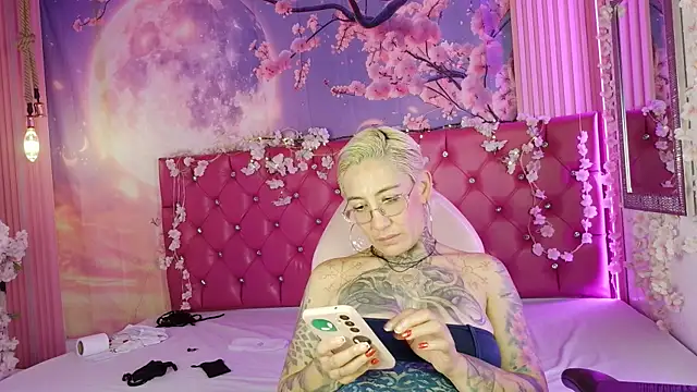 Snapshot of Everlyn_sexx chatting on April 18, 2026, 7:07 pm Everlyn sexx online show from April 18, 2026, 7:07 pm