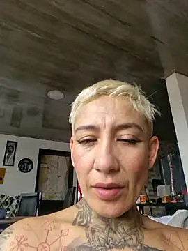 Snapshot of Everlyn_sexx chatting on May 28, 2026, 4:02 pm Everlyn sexx online show from May 28, 2026, 4:02 pm