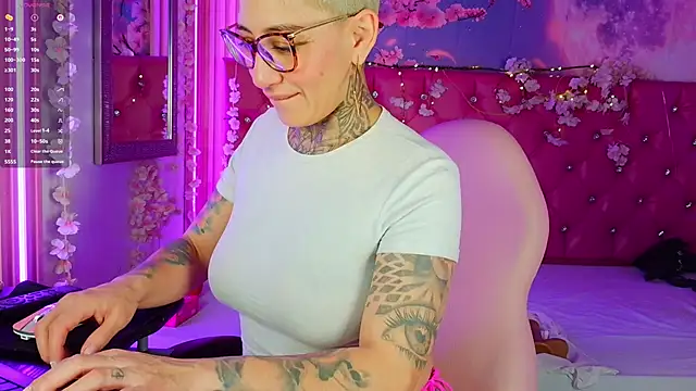 Snapshot of Everlyn_sexx chatting on May 27, 2026, 2:35 pm Everlyn sexx online show from May 27, 2026, 2:35 pm