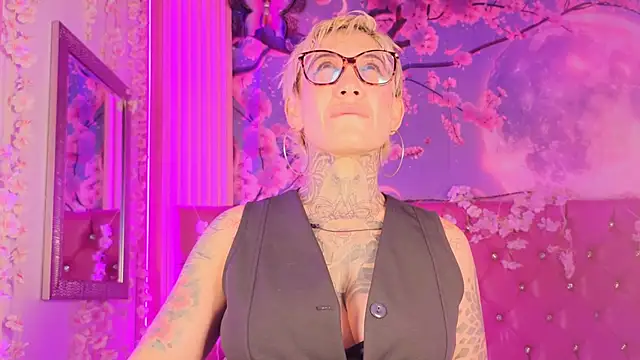 Snapshot of Everlyn_sexx chatting on May 10, 2026, 12:42 pm Everlyn sexx online show from May 10, 2026, 12:42 pm